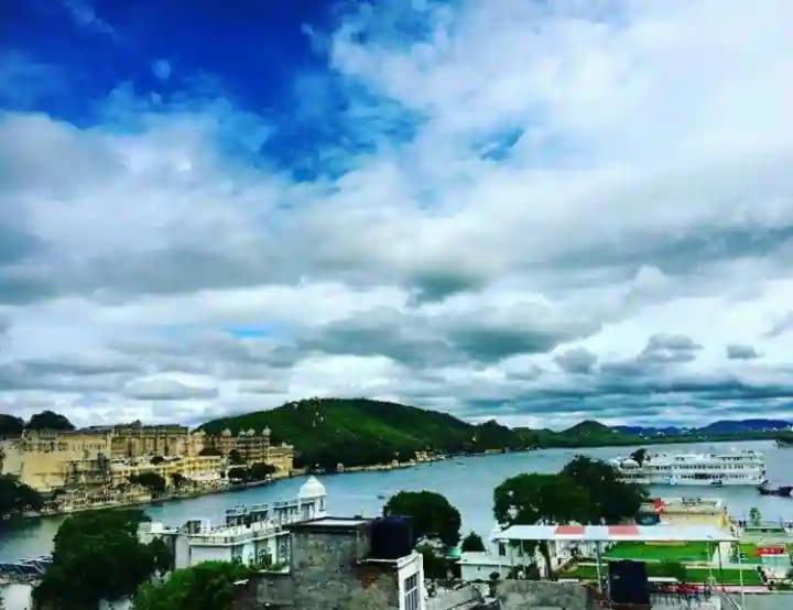 The Hostel Crown Udaipur Exterior photo